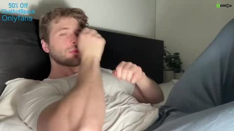 Snapshot of hot8pack01 chatting on 01.10.25 Edward aka Wolf online show from 01.10.25