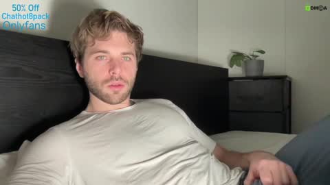 Snapshot of hot8pack01 chatting on 01.28.25 Edward aka Wolf online show from 01.28.25