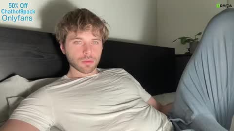 Snapshot of hot8pack01 chatting on 02.04.25 Edward aka Wolf online show from 02.04.25