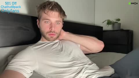 Snapshot of hot8pack01 chatting on 02.13.25 Edward aka Wolf online show from 02.13.25