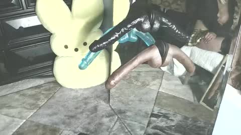 Snapshot of hot_ass_mess chatting on 02.14.25 anytime-angel online show from 02.14.25