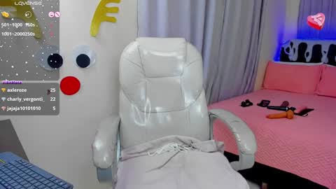 Snapshot of hot_beauty__ chatting on 01.08.25 VALENTINA online show from 01.08.25