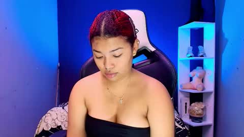 Snapshot of hot_chocolate_4u chatting on 09.15.25 hot chocolate 4u online show from 09.15.25