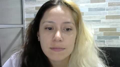 Snapshot of hot_mommymia chatting on 09.12.25 Mia online show from 09.12.25