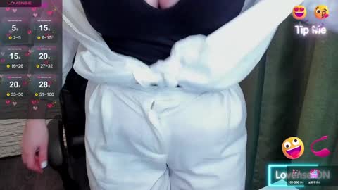 Snapshot of hot_squirtgirl chatting on 01.17.25 Vasilisa online show from 01.17.25