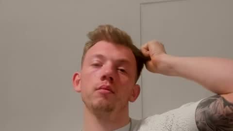 hotblondeguy online show from 10.21.25