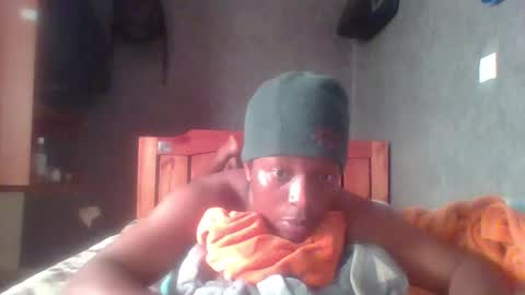 Snapshot of hotguyy001 chatting on 02.16.25 hotguyy001 online show from 02.16.25