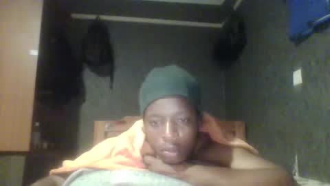 Snapshot of hotguyy001 chatting on 02.17.25 hotguyy001 online show from 02.17.25