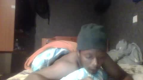 Snapshot of hotguyy001 chatting on 02.18.25 hotguyy001 online show from 02.18.25