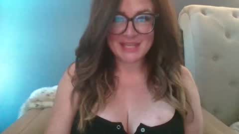 Snapshot of hothousewife333 chatting on 10.15.25 hothousewife333 online show from 10.15.25