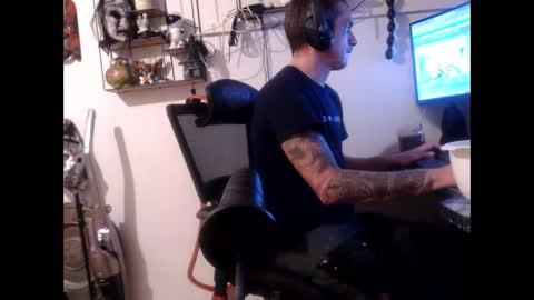 Snapshot of hotkinkytat chatting on 03.10.25 hotkinkytat online show from 03.10.25