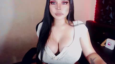 Snapshot of hotsexyhugetrans chatting on 12.21.24 Marga Avery online show from 12.21.24