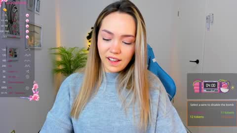 Snapshot of hottease_pvt chatting on 12.19.24 hello Im Eva online show from 12.19.24