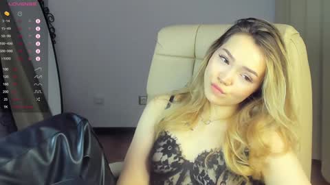 Snapshot of hottease_pvt chatting on 01.18.25 hello Im Eva online show from 01.18.25