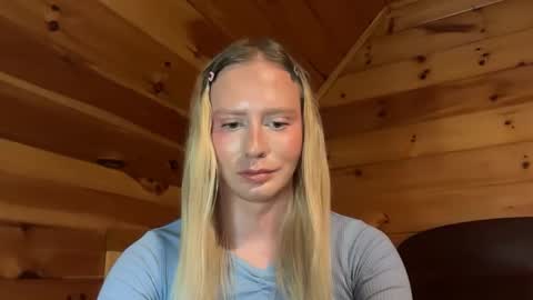 Snapshot of hottransgirlie chatting on 01.19.25 HotTransGirlie online show from 01.19.25