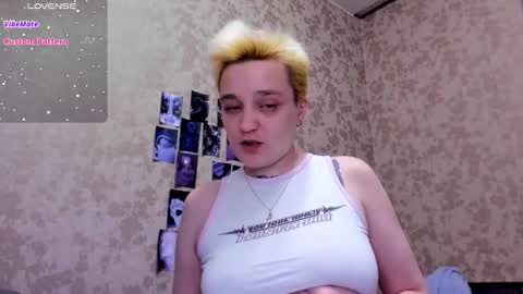 Snapshot of hotty_linn chatting on 10.10.25 Linn online show from 10.10.25