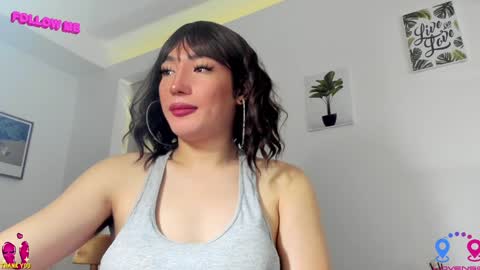 Snapshot of hottycrishinaxx chatting on 01.16.25 crishinahotty online show from 01.16.25