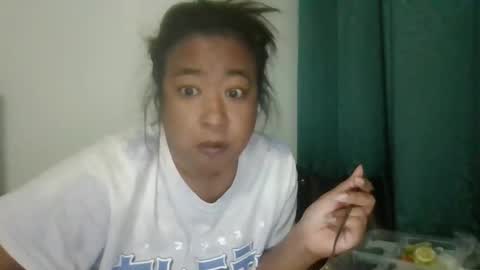 Snapshot of howdykannapat chatting on 11.17.25 NIDA online show from 11.17.25