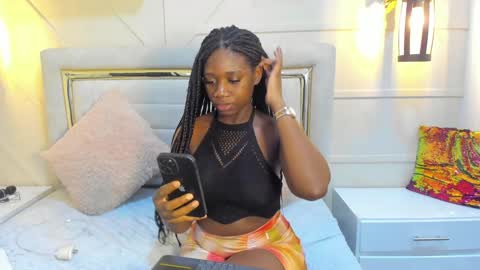 Snapshot of huddah_cam chatting on 01.24.25 huddah online show from 01.24.25
