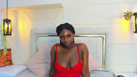 Snapshot of huddah_cam chatting on 02.13.25 huddah online show from 02.13.25