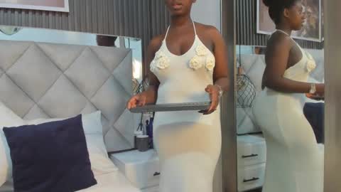 Snapshot of huddah_cam chatting on 09.29.25 huddah online show from 09.29.25