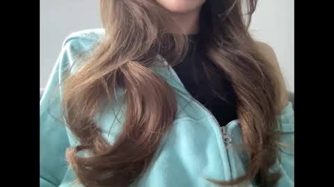 Snapshot of hugsandkissess chatting on 11.04.25 hugsandkissess online show from 11.04.25