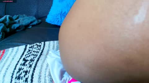 Snapshot of huila97 chatting on 02.14.25 elecktra12 online show from 02.14.25