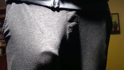 Snapshot of hung_hot_fit10 chatting on 01.08.25 Big uncut cock dripping online show from 01.08.25