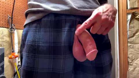 Snapshot of huskey300 chatting on 12.29.24 huskey300 online show from 12.29.24