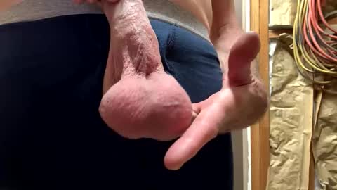 Snapshot of huskey300 chatting on 10.22.25 huskey300 online show from 10.22.25