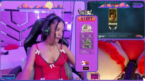 Snapshot of hyliebloom chatting on 12.24.24 Ashley online show from 12.24.24