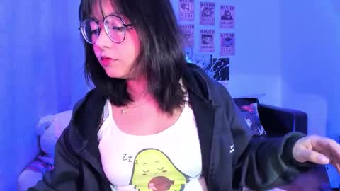 Snapshot of iam_zoechan chatting on 09.21.25 Zoe 3 online show from 09.21.25