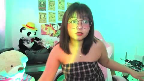 Snapshot of iam_zoechan chatting on 10.02.25 Zoe 3 online show from 10.02.25