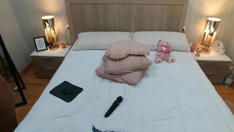 Snapshot of iamcrystal2 chatting on 12.11.24 Crystal online show from 12.11.24