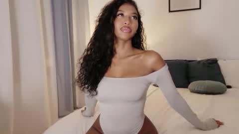 Snapshot of iamcrystal2 chatting on 09.18.25 Crystal online show from 09.18.25