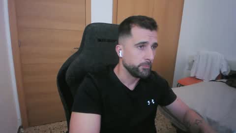 Snapshot of iberian_macho chatting on 10.11.25 iberian_macho online show from 10.11.25