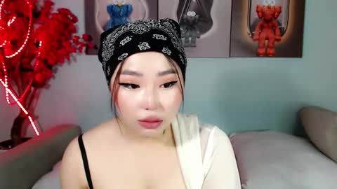 Snapshot of ichiben chatting on 02.24.25 ichiben online show from 02.24.25