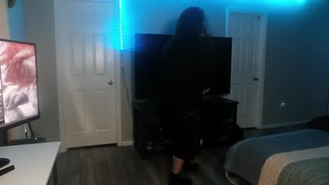 Snapshot of icy_ivy chatting on 01.14.25 Ivan online show from 01.14.25