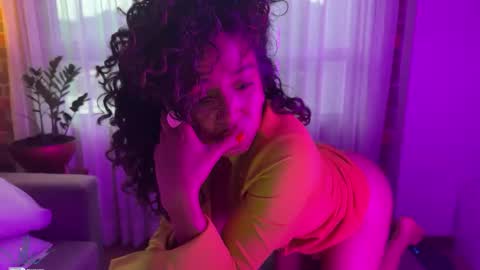 Snapshot of illaroom chatting on 01.23.25 Kloe online show from 01.23.25