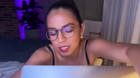 Snapshot of illaroom chatting on 02.02.25 Kloe online show from 02.02.25