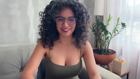 Snapshot of illaroom chatting on 09.08.25 Kloe online show from 09.08.25