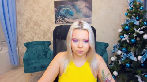 Snapshot of im__youre_sunshine chatting on 12.22.24 Roxy online show from 12.22.24
