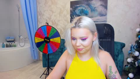 Snapshot of im__youre_sunshine chatting on 12.23.24 Roxy online show from 12.23.24