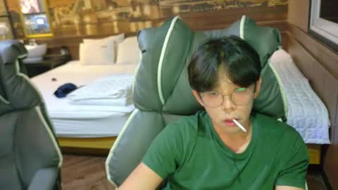 Snapshot of imlowerlife chatting on 09.15.25 imlowerlife online show from 09.15.25