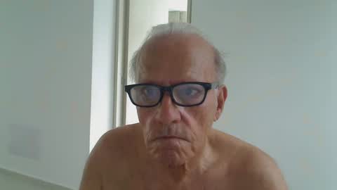 Snapshot of incendiado chatting on 10.12.25 incendiado online show from 10.12.25