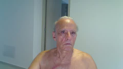 Snapshot of incendiado chatting on 11.04.25 incendiado online show from 11.04.25