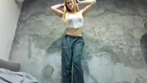 Snapshot of indierosee chatting on 11.07.25 Indie Rose online show from 11.07.25