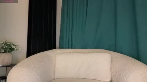 Snapshot of indikaflower chatting on 09.24.25 Indika Flower online show from 09.24.25