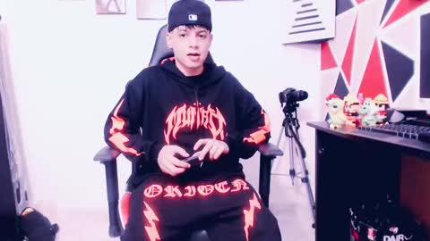 Snapshot of indomitablebeast chatting on 03.08.25 matias online show from 03.08.25