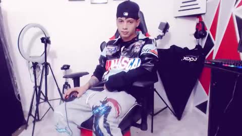 Snapshot of indomitablebeast chatting on 11.13.25 matias online show from 11.13.25